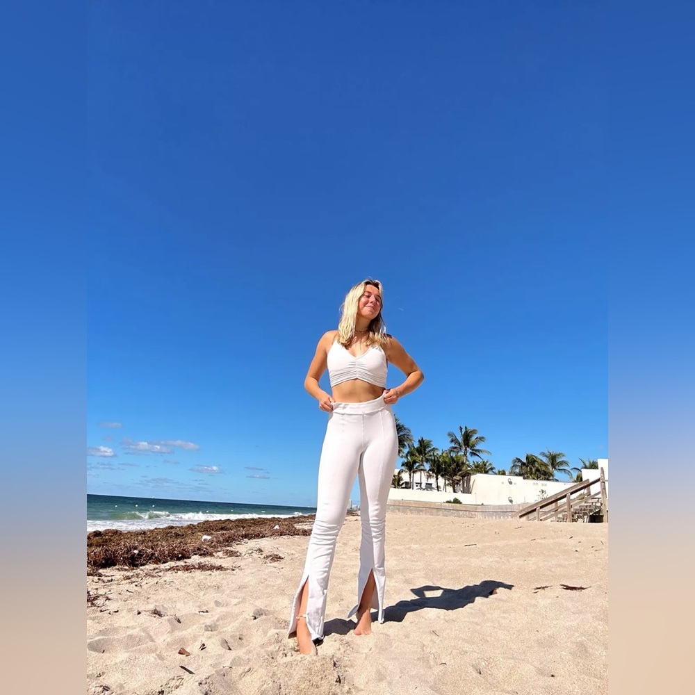 NWT Alo Yoga White Airbrush Flutter Leggings XS 🤍 - Picture 9 of 11